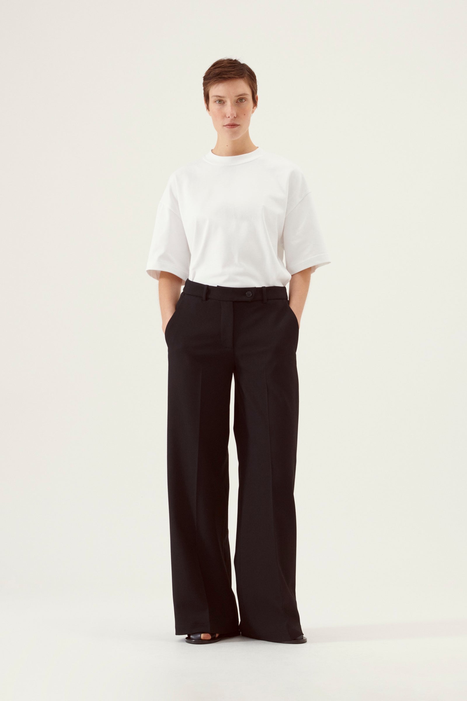 Aria T-Shirt, Black Logo