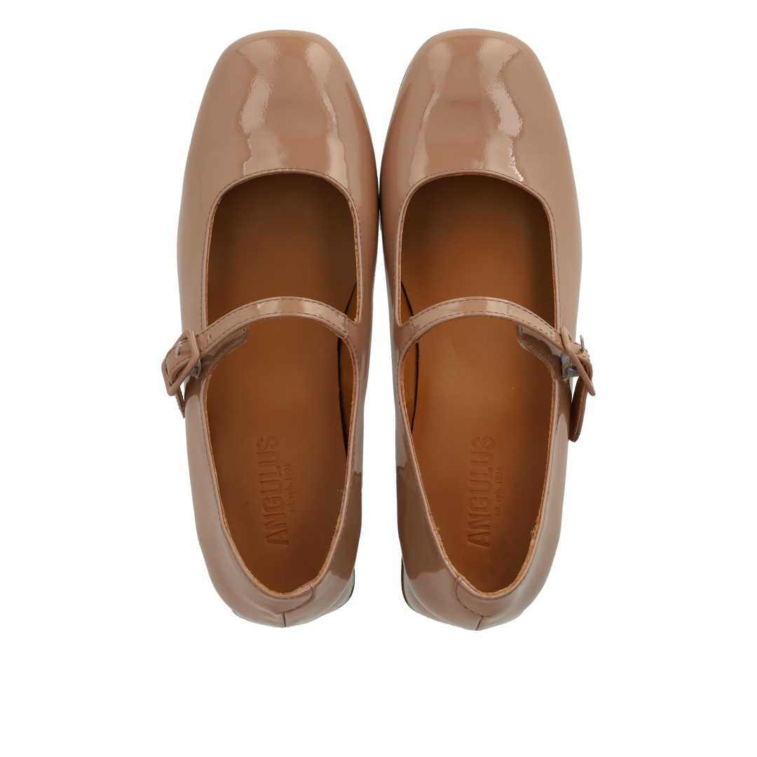 Angulus Mary-Jane, Clay