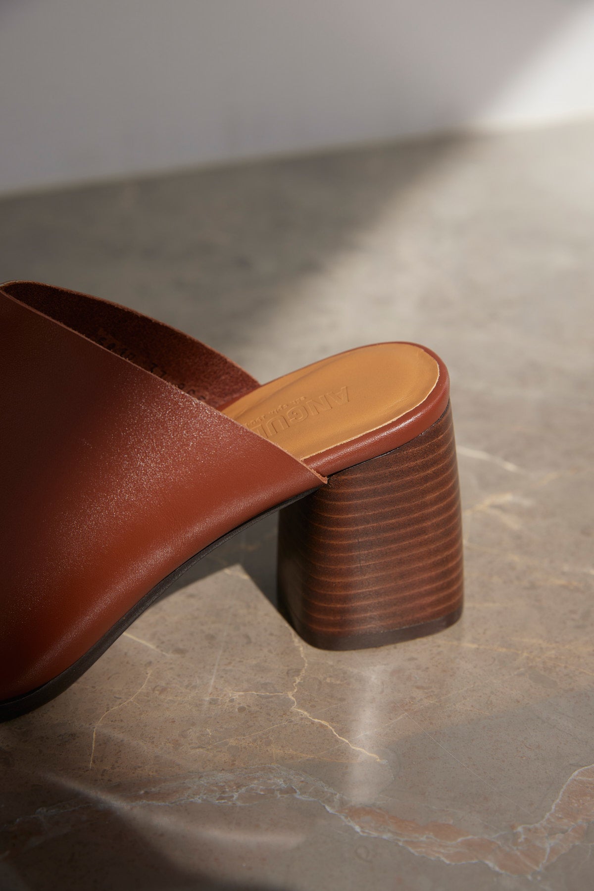 Mule with sculptural heel, Tan
