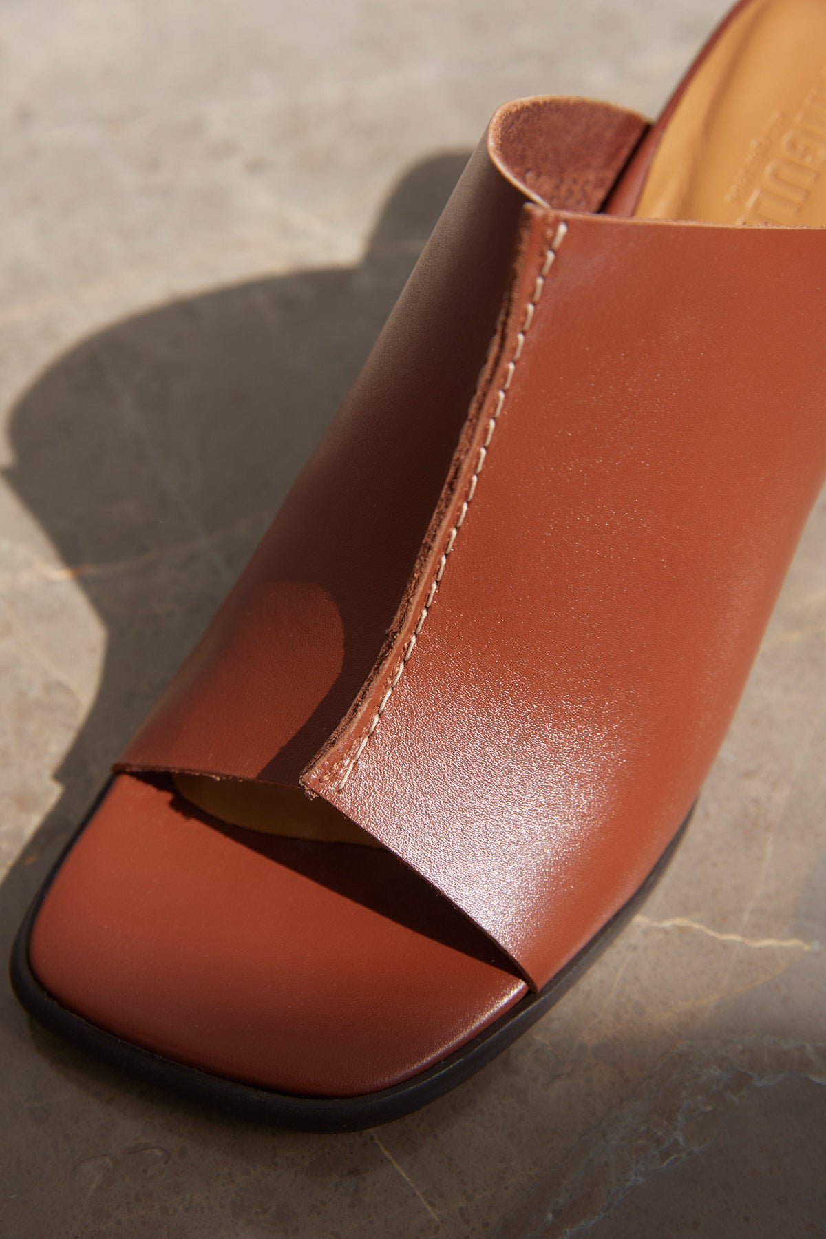 Mule with sculptural heel, Tan