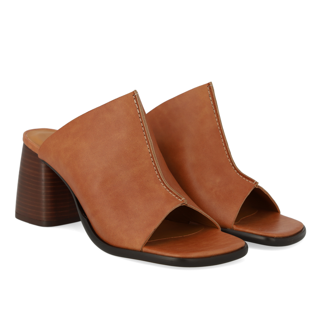 Mule with sculptural heel, Tan