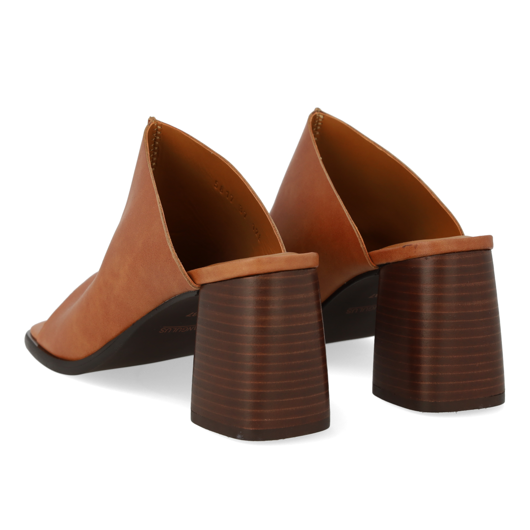 Mule with sculptural heel, Tan