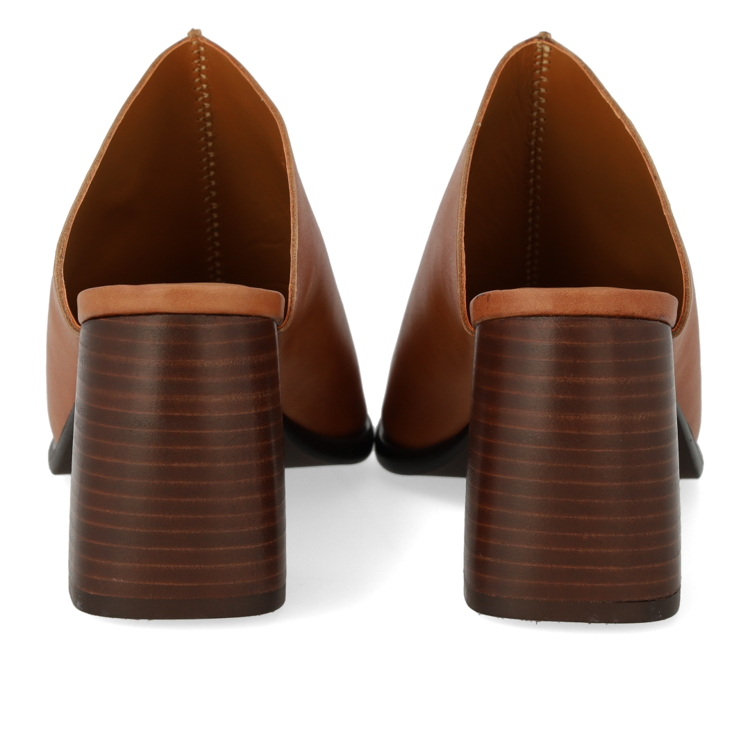 Mule with sculptural heel, Tan