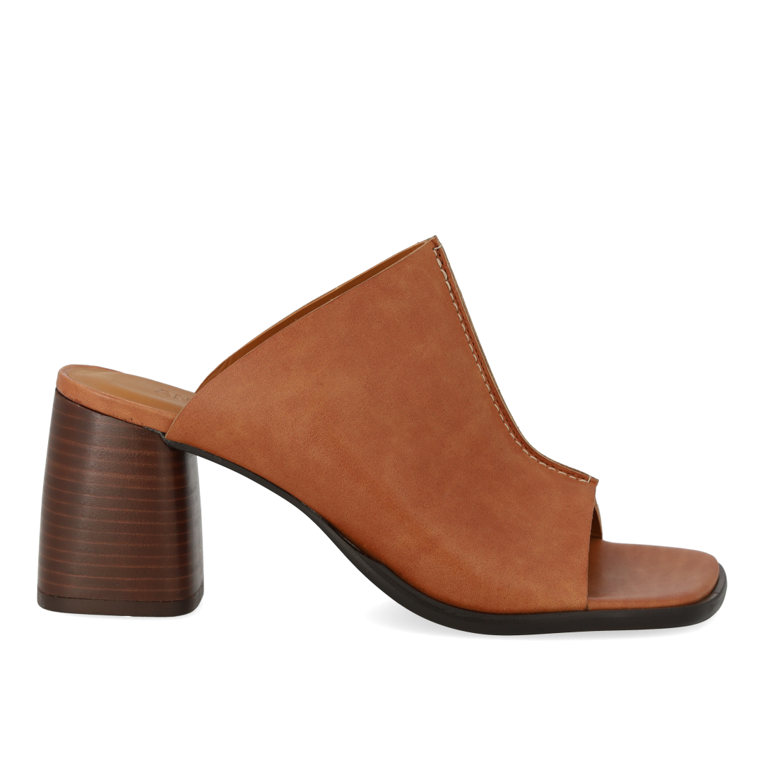 Mule with sculptural heel, Tan