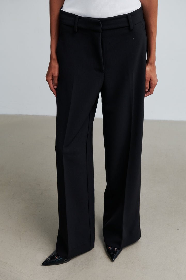 Fique Straight leg Trousers