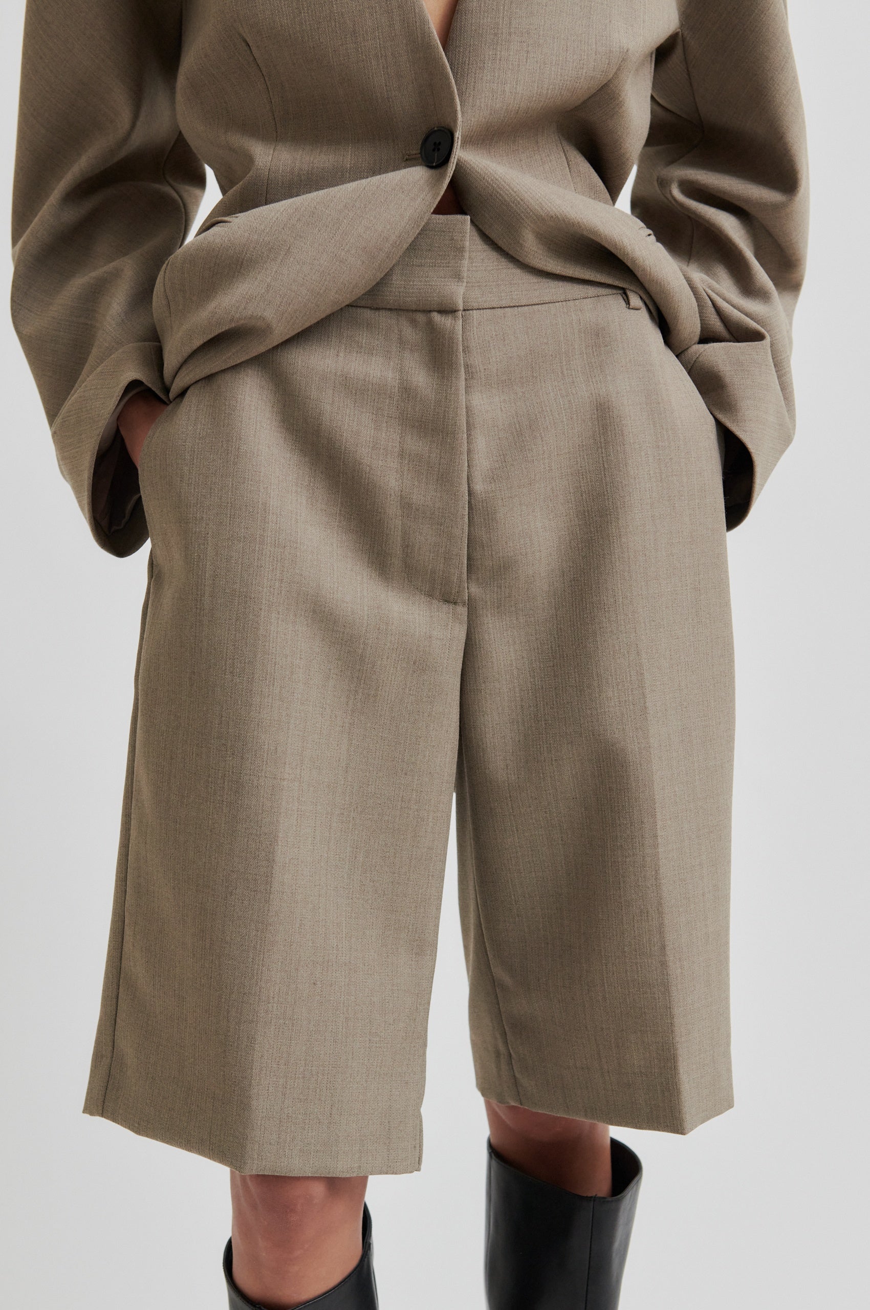Levelup Tailored Shorts, Mid Brown Melange