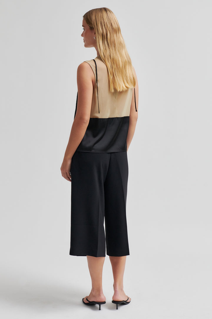Flore Bermuda Shorts, Black