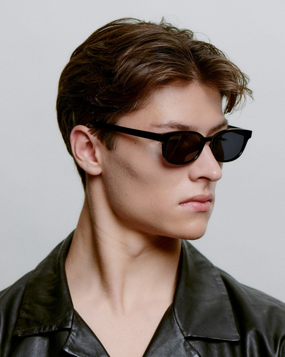 Charlie, Black