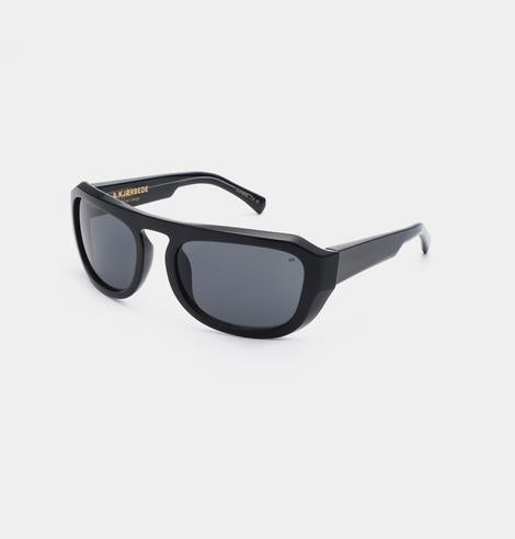 Max, Black