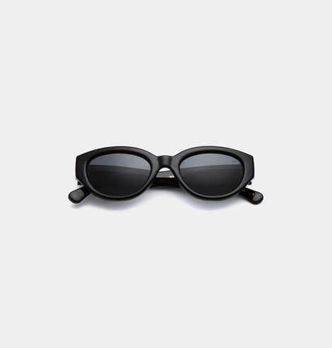 Winnie, Black