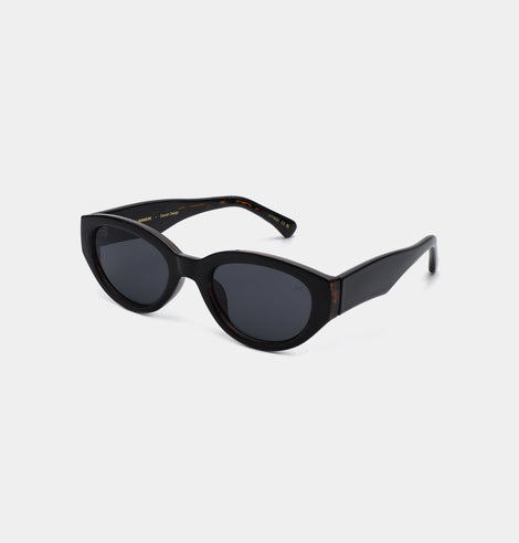 Winnie, Black