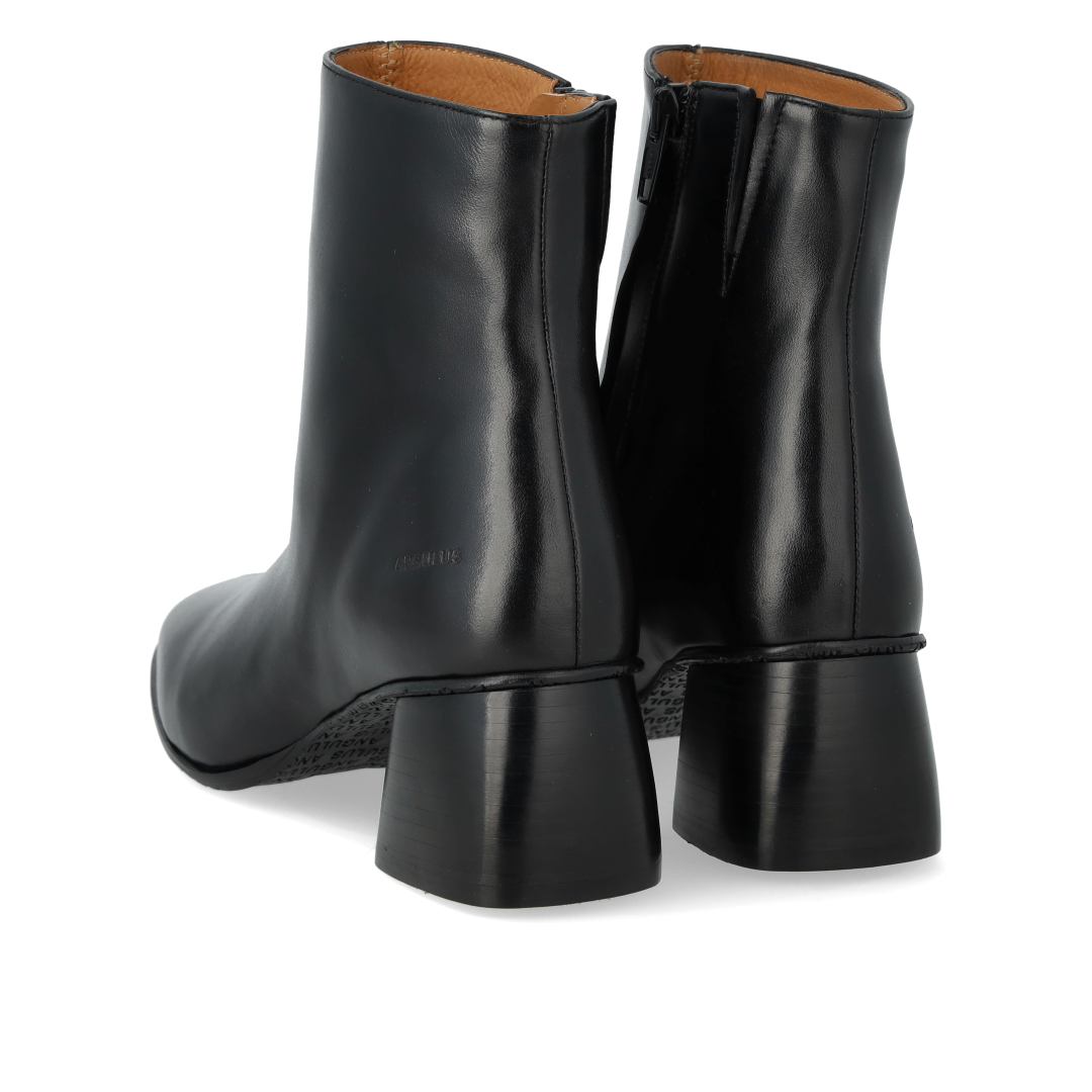 Sculptural Heeled Boots - Black