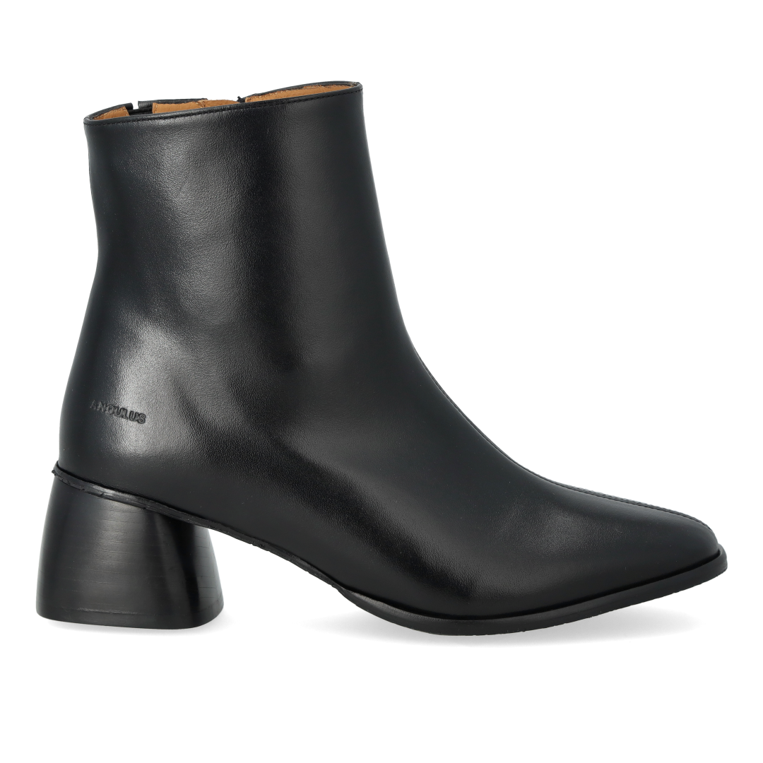 Sculptural Heeled Boots - Black