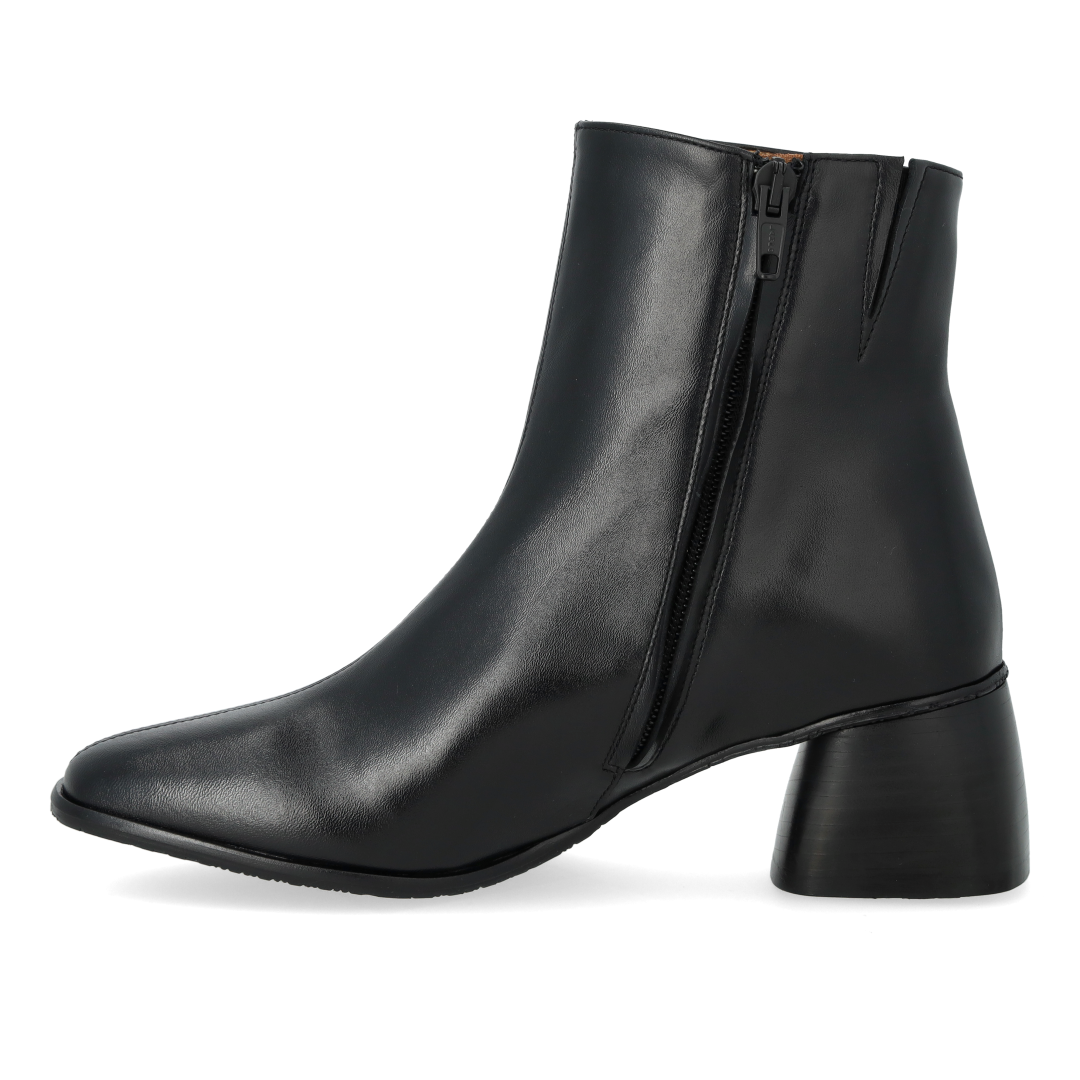 Sculptural Heeled Boots - Black