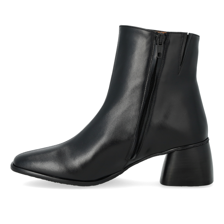 Sculptural Heeled Boots - Black