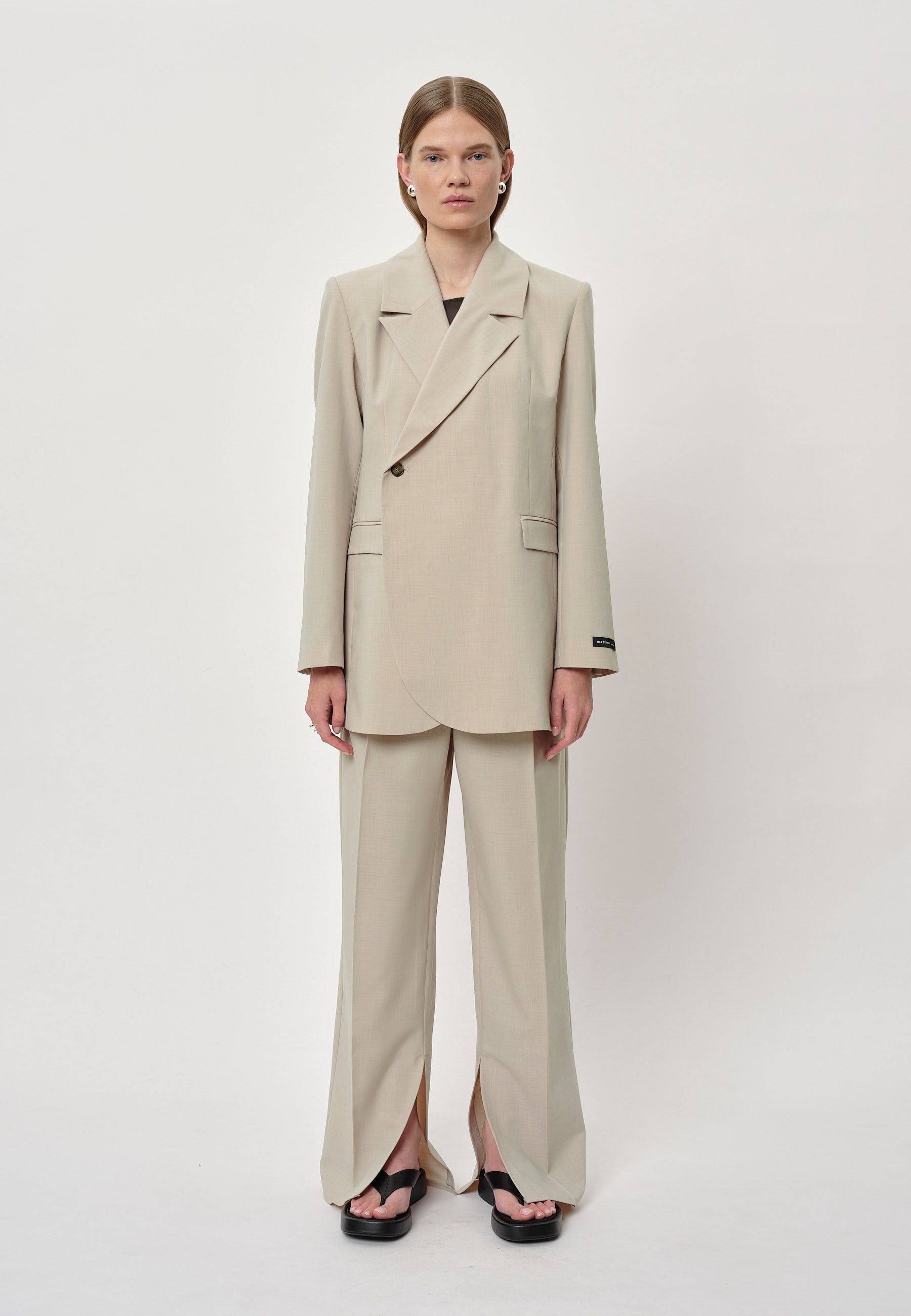 Lilith Blazer, Sand