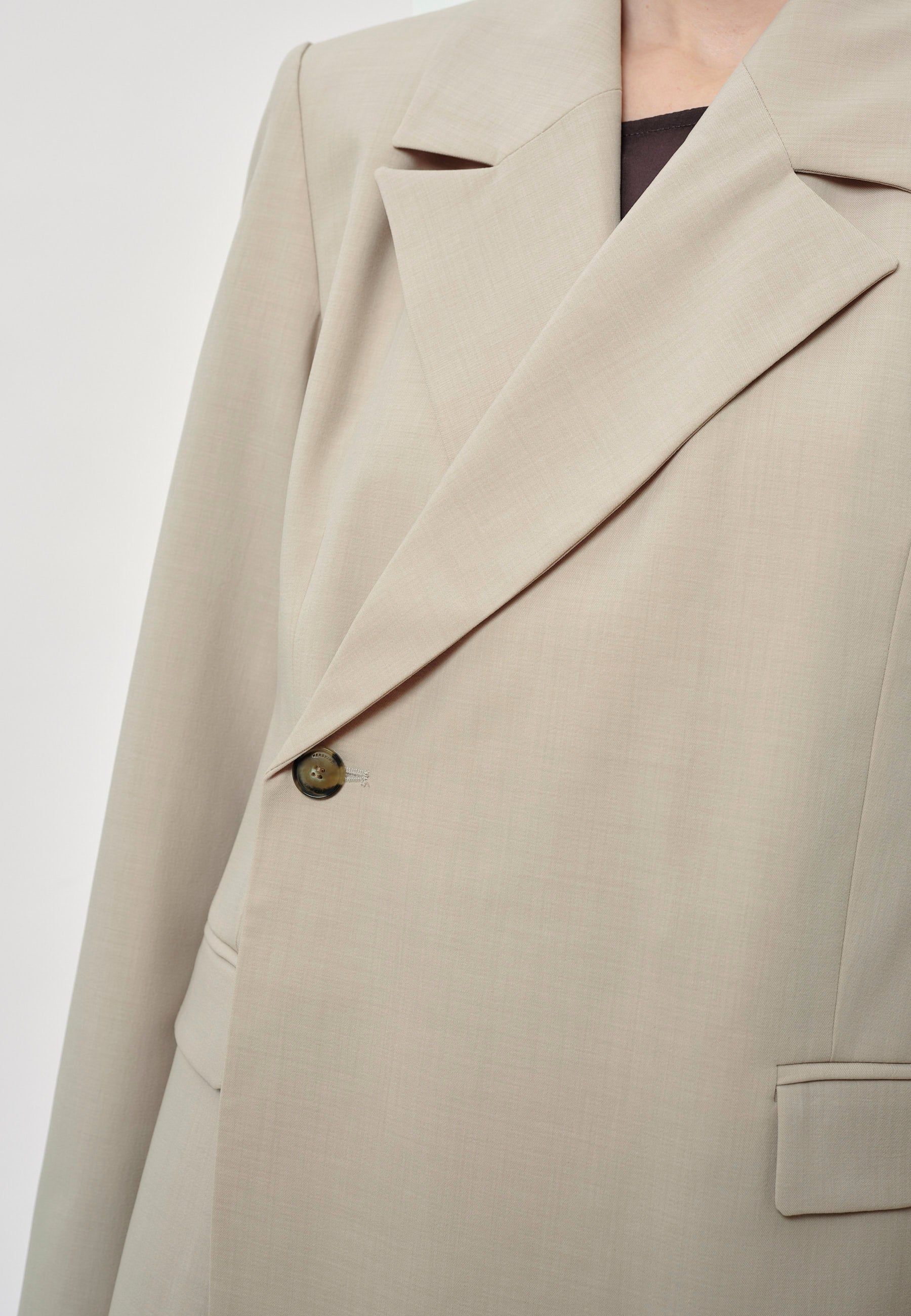 Lilith Blazer, Sand