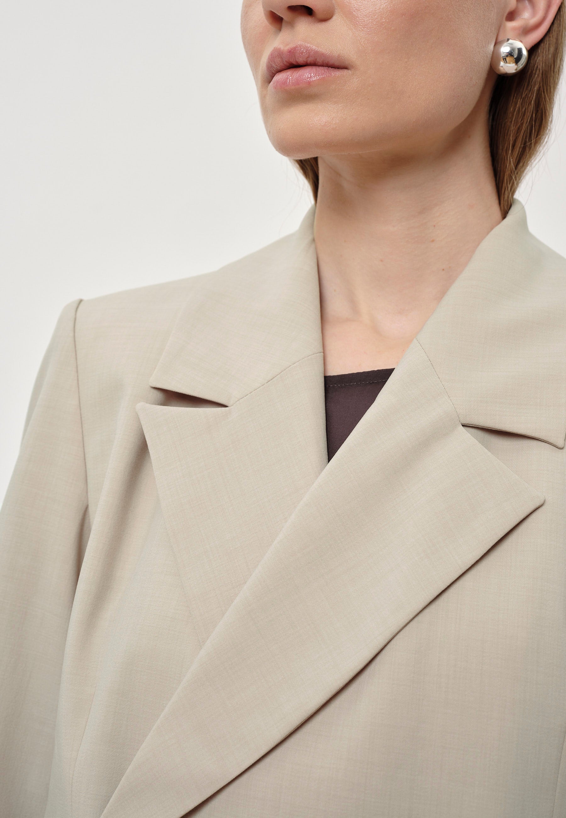 Lilith Blazer, Sand
