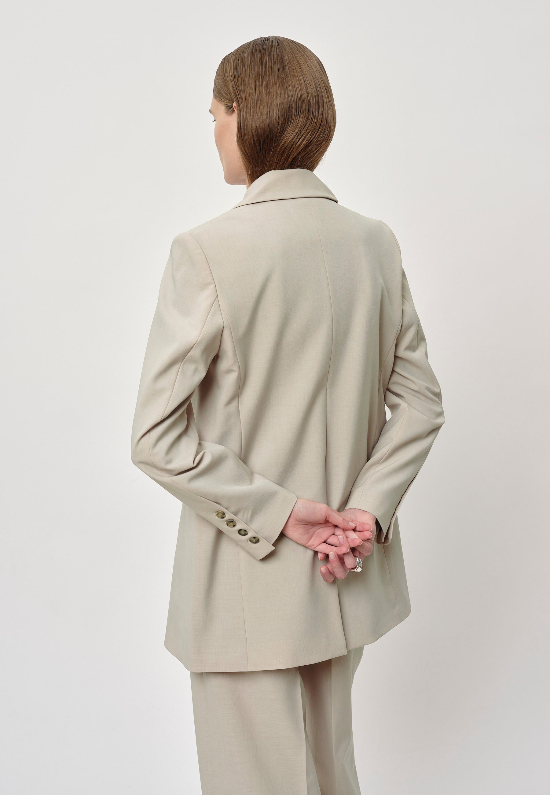Lilith Blazer, Sand