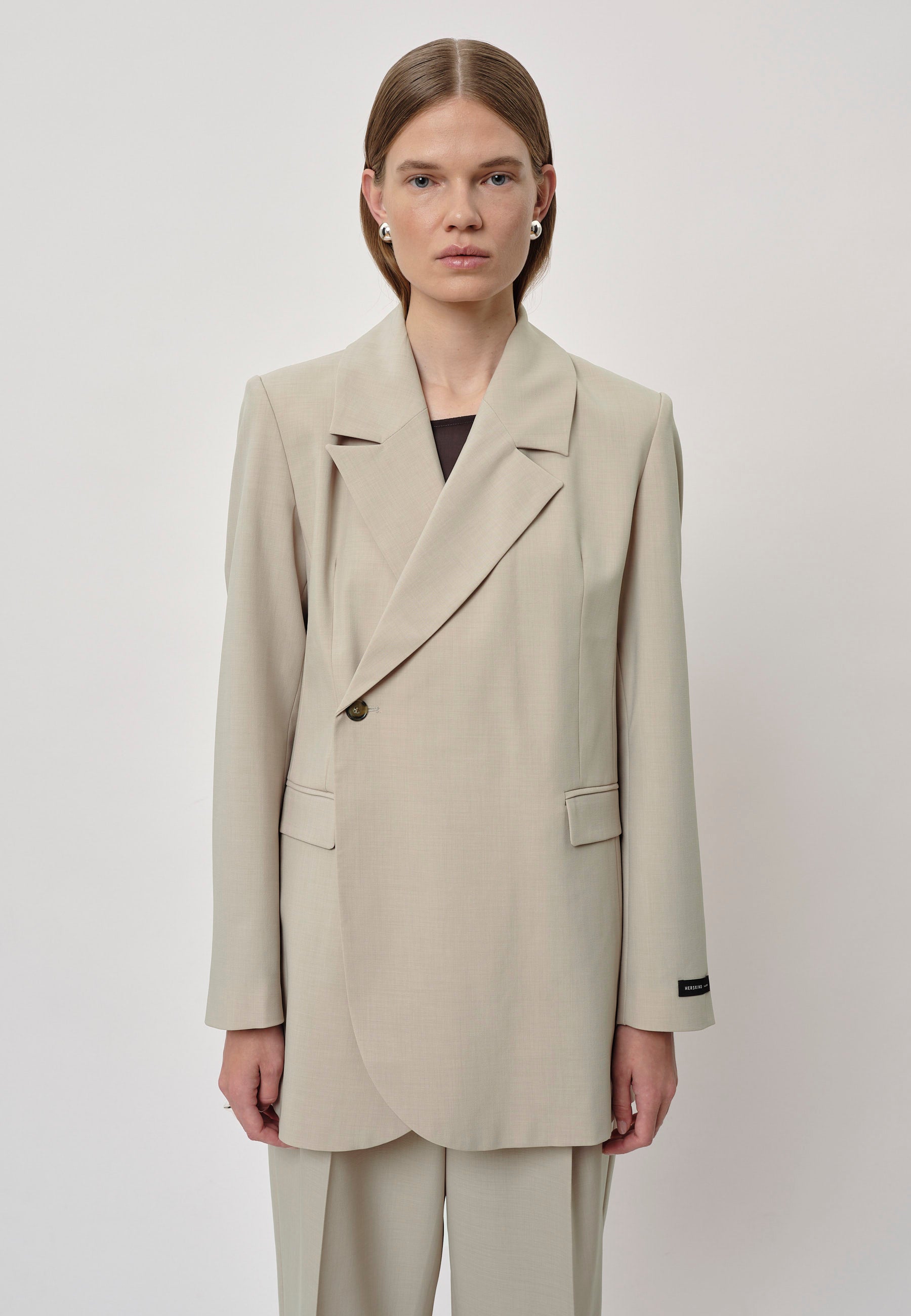 Lilith Blazer, Sand