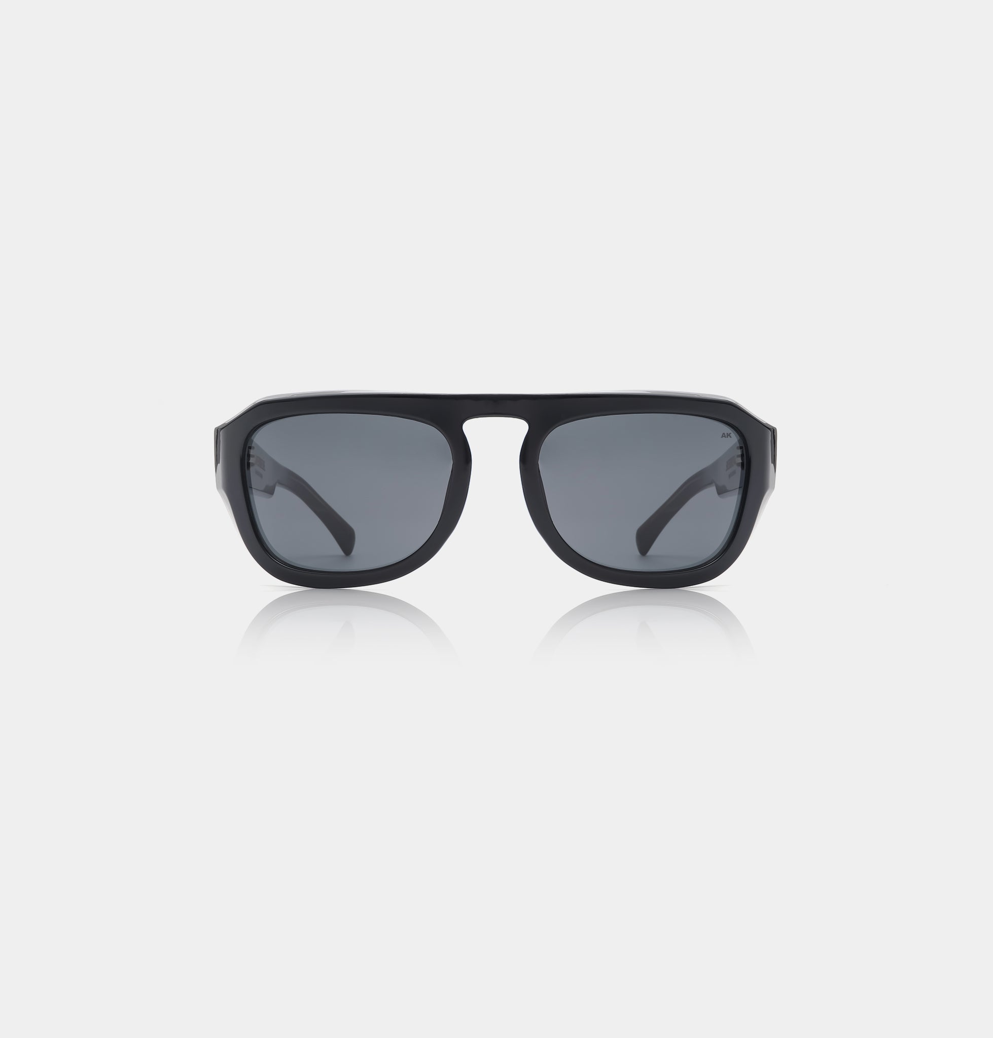 Max, Black
